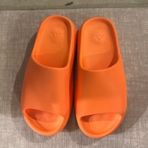 Yeezy Slides orange